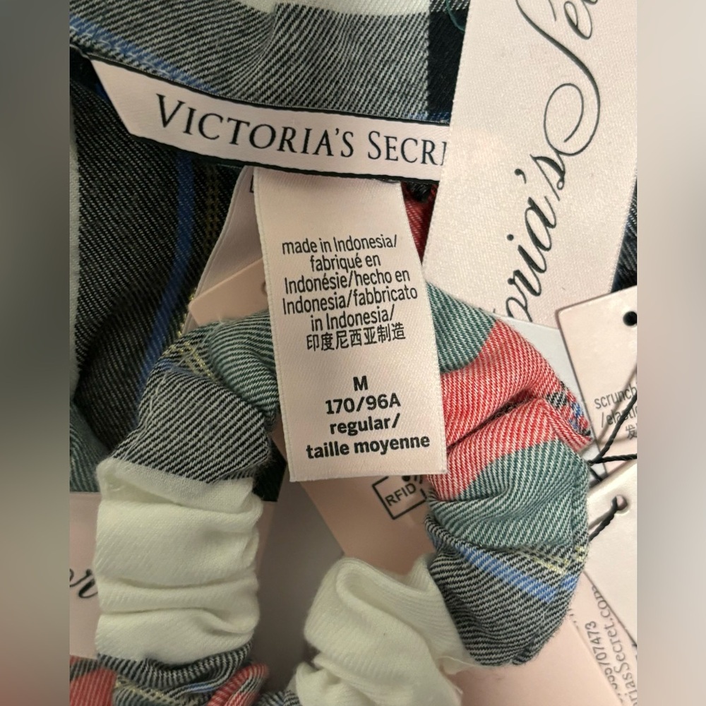 NWT Victoria’s Secret Plaid Flannel Pajamas and Scrunchie size Medium - Picture 4 of 6